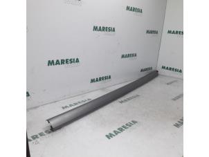 Used Roof rail, left Citroen C4 Picasso (3D/3E) 1.6 e-HDi 115 Price € 75,00 Margin scheme offered by Maresia Parts