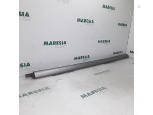 Used Roof rail, right Citroen C4 Picasso (3D/3E) 1.6 e-HDi 115 Price € 75,00 Margin scheme offered by Maresia Parts