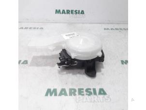 Usagé Moteur de ventilation chauffage Citroen C4 Picasso (3D/3E) 1.6 e-HDi 115 Prix € 35,00 Règlement à la marge proposé par Maresia Parts