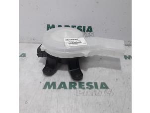 Usagé Moteur de ventilation chauffage Citroen C4 Picasso (3D/3E) 1.6 e-HDi 115 Prix € 35,00 Règlement à la marge proposé par Maresia Parts