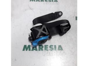 Usados Cinturón de seguridad derecha detrás Citroen C4 Picasso (3D/3E) 1.6 e-HDi 115 Precio € 39,99 Norma de margen ofrecido por Maresia Parts