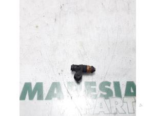 Used Injector (petrol injection) Renault Megane Scenic Price € 20,00 Margin scheme offered by Maresia Parts