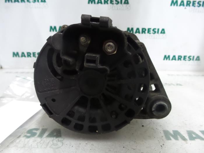 Dynamo d'un Fiat Doblo (223A/119) 1.9 JTD 2004