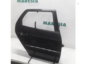 Używane Drzwi prawe tylne wersja 4-drzwiowa Peugeot 407 SW (6E) 2.0 HDiF 16V Cena € 105,00 Procedura marży oferowane przez Maresia Parts