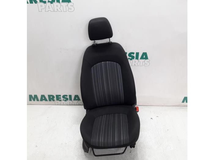 Używane Fotel prawy Fiat Punto Evo (199) 1.3 JTD Multijet 85 16V Euro 5 Cena € 75,00 Procedura marży oferowane przez Maresia Parts