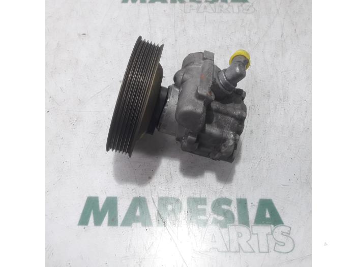Usagé Pompe de direction Fiat Barchetta (183) 1.8 16V Prix € 50,00 Règlement à la marge proposé par Maresia Parts
