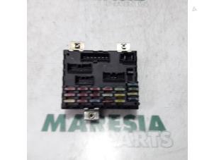 Używane Skrzynka bezpieczników Fiat Barchetta (183) 1.8 16V Cena € 40,00 Procedura marży oferowane przez Maresia Parts