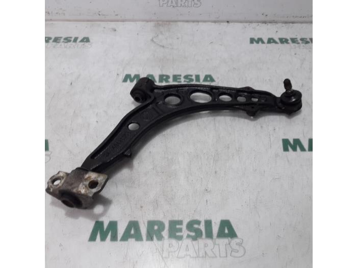Front lower wishbone, right from a Fiat Barchetta (183) 1.8 16V 1999