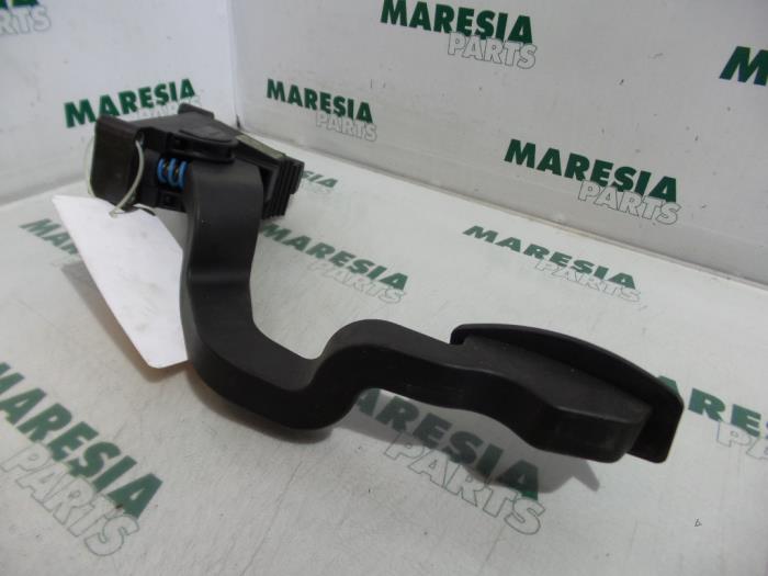 Begagnade Gaspedalsensor Fiat Stilo (192A/B) 1.9 JTD 80 5-Drs. Pris € 25,00 Marginaltabell erbjuds av Maresia Parts