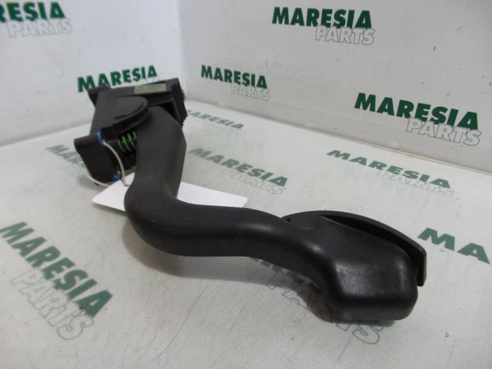 Begagnade Gaspedalsensor Fiat Stilo (192A/B) 1.6 16V Pris € 50,00 Marginaltabell erbjuds av Maresia Parts