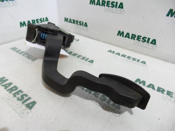 Begagnade Gaspedalsensor Fiat Stilo (192A/B) 1.6 16V 5-Drs. Pris € 25,00 Marginaltabell erbjuds av Maresia Parts