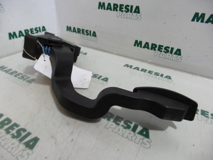 Begagnade Gaspedalsensor Fiat Stilo (192A/B) 1.6 16V 3-Drs. Pris € 25,00 Marginaltabell erbjuds av Maresia Parts
