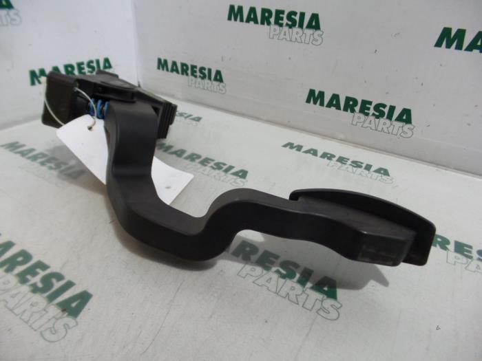 Begagnade Gaspedalsensor Fiat Stilo MW (192C) 1.9 JTD 16V 140 Multijet Pris € 25,00 Marginaltabell erbjuds av Maresia Parts