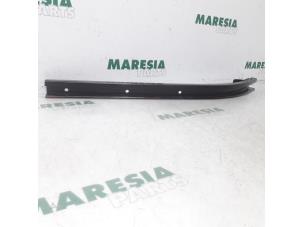 Used Sliding door rail, right Citroen Berlingo 1.6 Hdi 75 16V Phase 1 Price € 72,60 Inclusive VAT offered by Maresia Parts