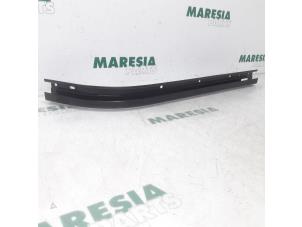 Gebrauchte Schiebetür Schiene rechts Citroen Berlingo 1.6 Hdi 75 16V Phase 1 Preis € 72,60 Mit Mehrwertsteuer angeboten von Maresia Parts