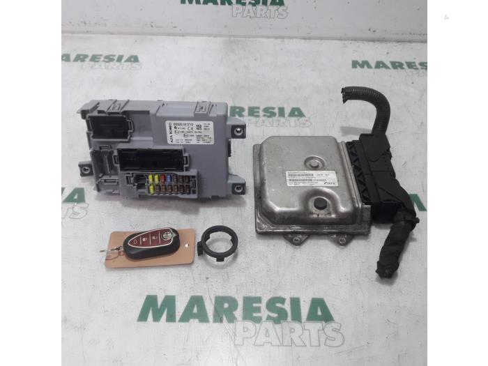 Używane Komputer sterowania silnika Alfa Romeo MiTo (955) 1.3 JTDm 16V Eco Cena € 265,00 Procedura marży oferowane przez Maresia Parts