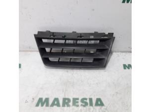 Used Grille Renault Scénic II (JM) 1.6 16V Price € 25,00 Margin scheme offered by Maresia Parts