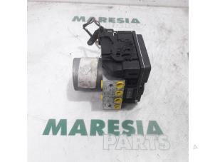 Usagé Bloc ABS Renault Scénic II (JM) 1.6 16V Prix € 75,00 Règlement à la marge proposé par Maresia Parts