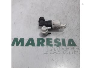 Used Windscreen washer pump Peugeot 308 SW (L4/L9/LC/LJ/LR) 1.6 BlueHDi 120 Price € 10,00 Margin scheme offered by Maresia Parts