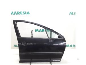 Używane Drzwi prawe przednie wersja 4-drzwiowa Peugeot 407 SW (6E) 2.2 16V Cena € 75,00 Procedura marży oferowane przez Maresia Parts