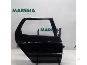 Używane Drzwi prawe tylne wersja 4-drzwiowa Peugeot 407 SW (6E) 2.2 16V Cena € 105,00 Procedura marży oferowane przez Maresia Parts