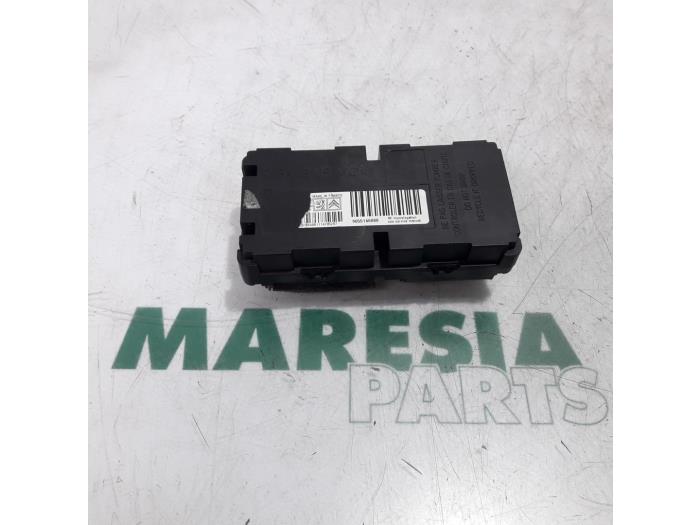 Tyre pressure module from a Peugeot 407 SW (6E) 2.2 16V 2006