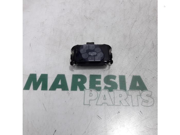 Begagnade Regnsensor Peugeot 407 SW (6E) 2.2 16V Pris € 60,00 Marginaltabell erbjuds av Maresia Parts