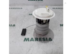 Używane Elektryczna pompa paliwa Peugeot 407 SW (6E) 2.2 16V Cena € 25,00 Procedura marży oferowane przez Maresia Parts