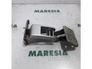 Used Rear door hinge, right Fiat Scudo (270) 2.0 D Multijet Price € 60,50 Inclusive VAT offered by Maresia Parts