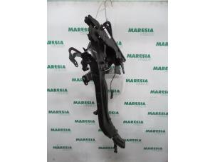 Used Tailgate hinge Peugeot 307 CC (3B) 2.0 16V Price € 50,00 Margin scheme offered by Maresia Parts