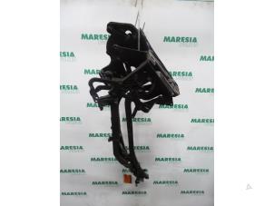 Used Tailgate hinge Peugeot 307 CC (3B) 2.0 16V Price € 50,00 Margin scheme offered by Maresia Parts