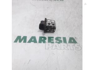 Used Cooling fan resistor Renault Twingo (C06) 1.2 16V Price € 25,00 Margin scheme offered by Maresia Parts