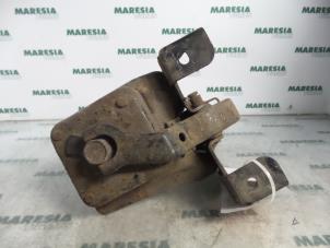Used Spare wheel lift mechanism Renault Espace (JE) 2.0 16V Price € 50,00 Margin scheme offered by Maresia Parts