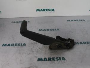 Used Parking brake lever Renault Kangoo Express (FW) 1.5 dCi 70 Price € 65,00 Margin scheme offered by Maresia Parts