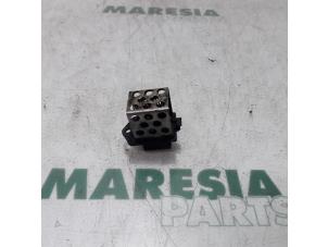 Used Cooling fan resistor Renault Clio II (BB/CB) 1.6 16V Price € 25,00 Margin scheme offered by Maresia Parts