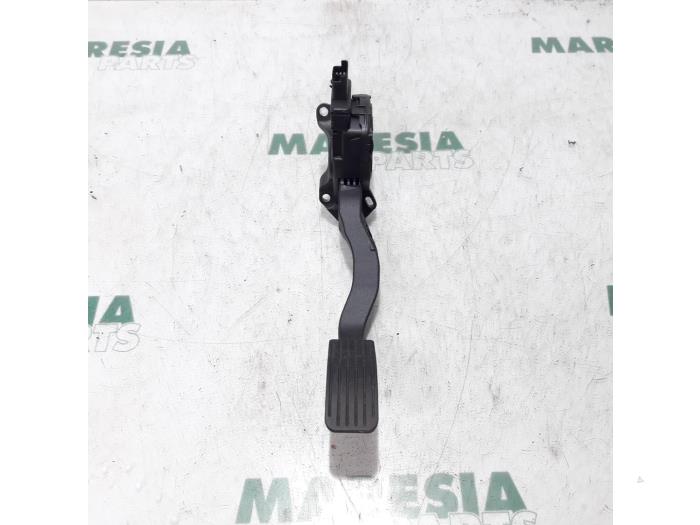 Begagnade Gaspedalsensor Peugeot 208 I (CA/CC/CK/CL) 1.4 HDi Pris € 20,00 Marginaltabell erbjuds av Maresia Parts