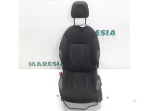 Używane Fotel lewy Peugeot 208 I (CA/CC/CK/CL) 1.4 HDi Cena € 124,95 Procedura marży oferowane przez Maresia Parts