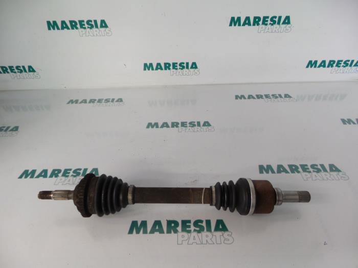 Front drive shaft, left from a Peugeot 206 (2A/C/H/J/S) 1.9 D 2000