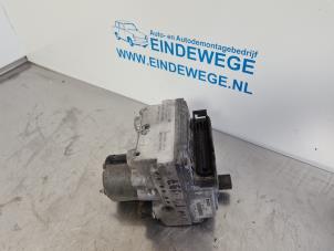 Used ABS pump Volkswagen Transporter/Caravelle T4 2.4 D Price € 50,00 Margin scheme offered by Auto- en demontagebedrijf Eindewege