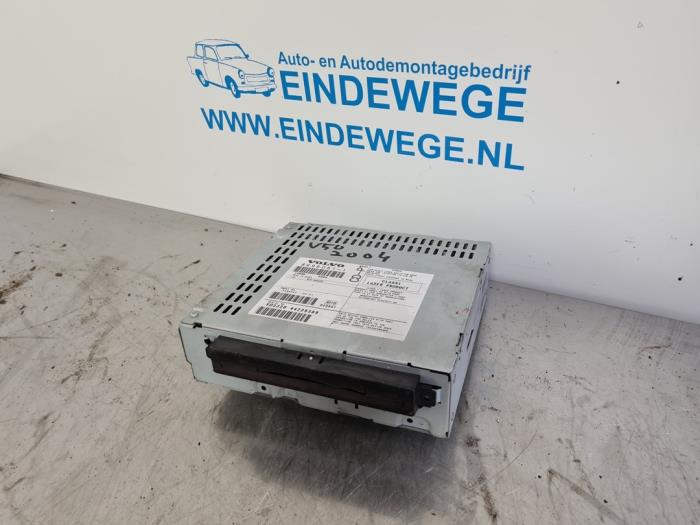 Begagnade CD-spelare Volvo V50 (MW) 2.0 D 16V Pris € 60,00 Marginaltabell erbjuds av Auto- en demontagebedrijf Eindewege