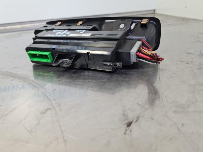 Usados Interruptor combinado de ventanillas Volvo S80 (TR/TS) 2.4 SE 20V 170 Precio € 30,00 Norma de margen ofrecido por Auto- en demontagebedrijf Eindewege