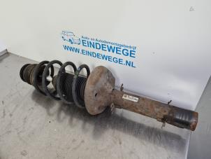 Used Front shock absorber rod, right Volkswagen Golf IV (1J1) 1.6 Price € 40,00 Margin scheme offered by Auto- en demontagebedrijf Eindewege