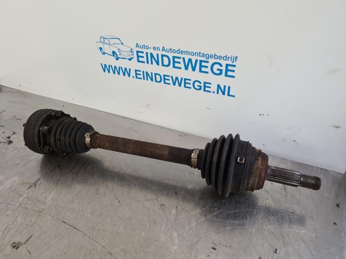 Gebrauchte Antriebswelle links vorne Volkswagen Polo III (6N1) 1.4i 60 Preis € 30,00 Margenregelung angeboten von Auto- en demontagebedrijf Eindewege