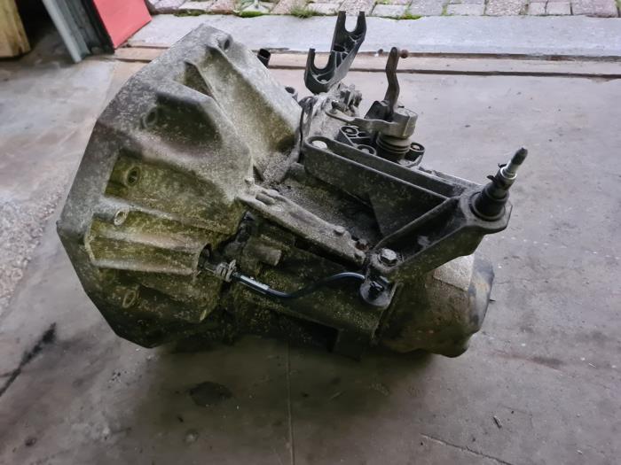 Gearbox Renault Clio III 1.5 dCi 70 - 7701719167 K9K768 JH3141