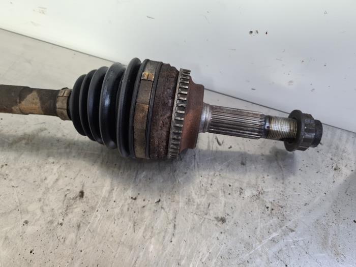 Front drive shaft, left from a Toyota Yaris Verso (P2) 1.3 16V 2000