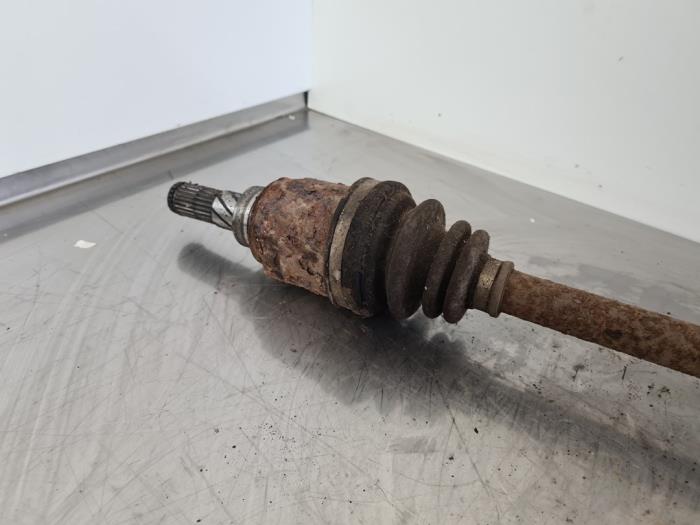 Drive shaft, rear left from a Nissan X-Trail (T30) 2.5 16V 4x4 2003