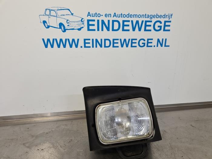 Używane Reflektor lewy Mazda 323 F (BA14) 1.5i GLX,GT 16V Cena € 50,00 Procedura marży oferowane przez Auto- en demontagebedrijf Eindewege