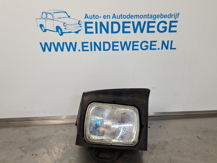 Używane Reflektor prawy Mazda 323 F (BA14) 1.5i GLX,GT 16V Cena € 50,00 Procedura marży oferowane przez Auto- en demontagebedrijf Eindewege