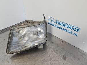Used Headlight, left Mercedes Vito (638.1/2) 2.2 CDI 110 16V Price € 25,00 Margin scheme offered by Auto- en demontagebedrijf Eindewege