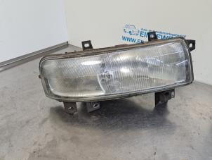 Used Headlight, right Opel Movano Combi 2.2 DTI Price € 30,00 Margin scheme offered by Auto- en demontagebedrijf Eindewege